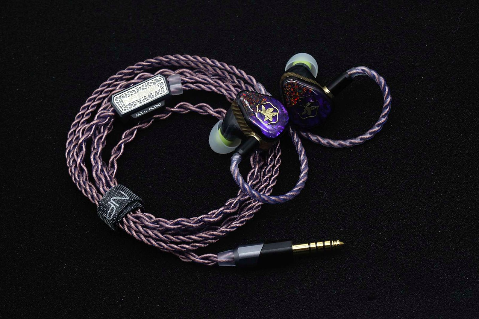Null Audio Epsilon+ cable included with Mokara